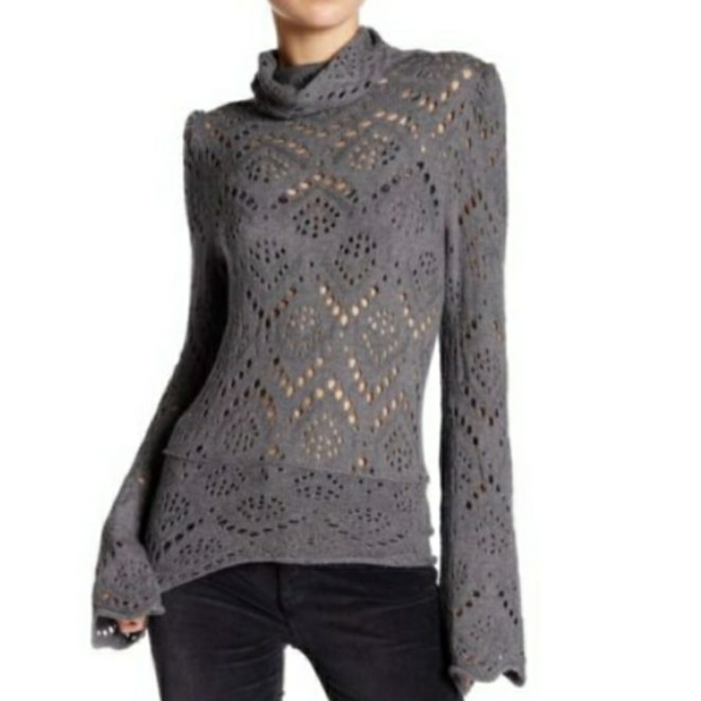 Free People "shoot from the heart" pullover size m
